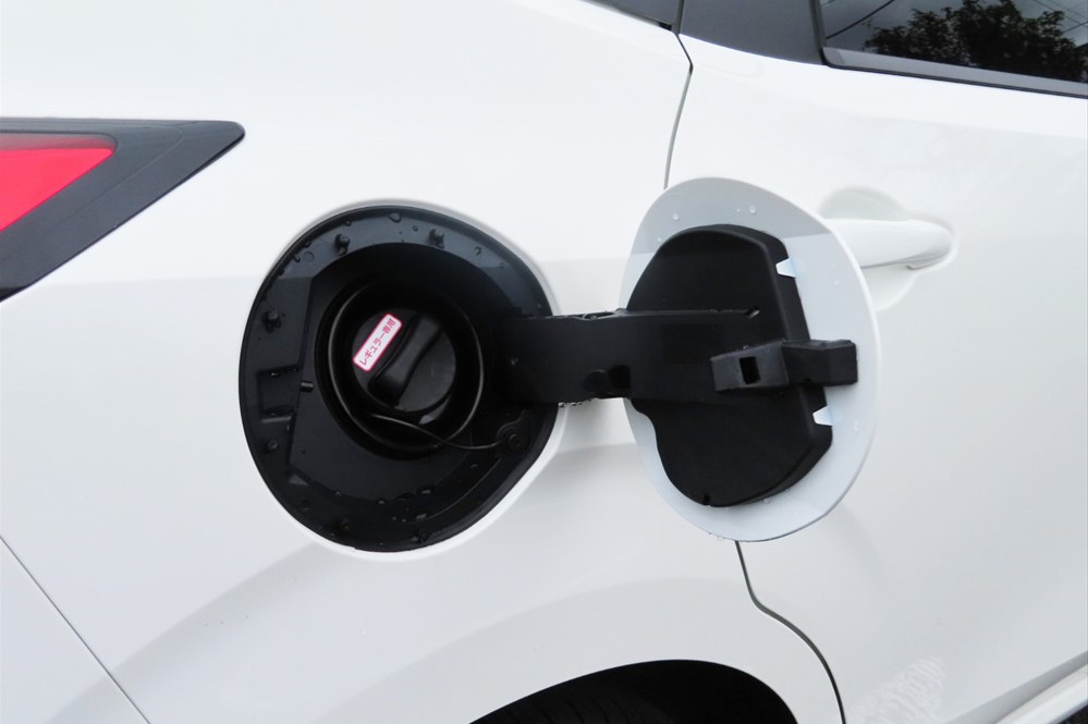 「e-POWER」はエンジンで発電するので充電は不要。通常のガソリン車と同様、給油のみでOK