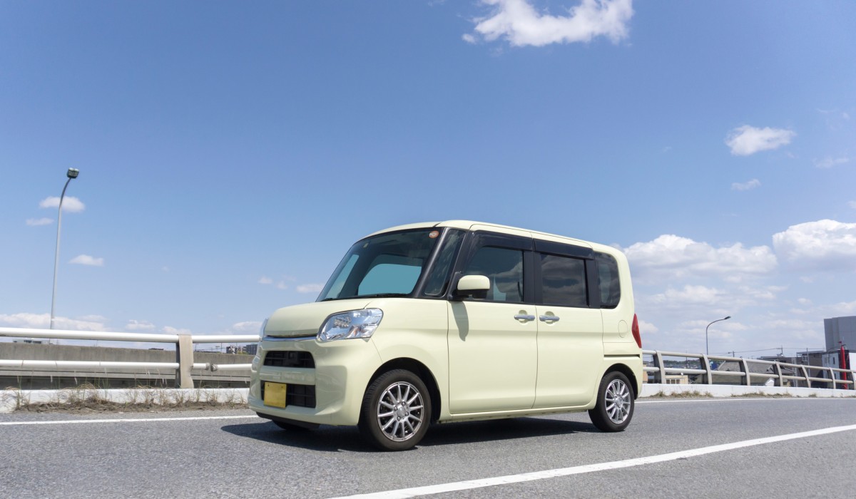 軽自動車は何人乗り?定員オーバー時の罰則について解説