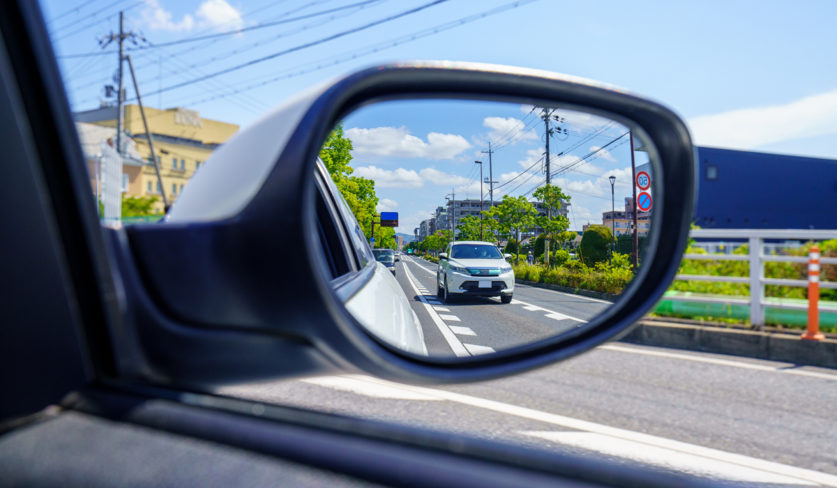 サイドミラーの合わせ方は？正しい位置や調整のコツを解説