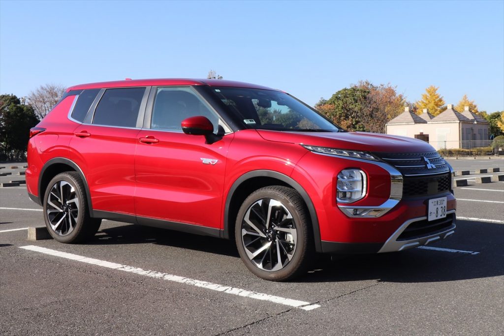 カレコの「アウトランダーPHEV」はGグレードの7人乗り仕様