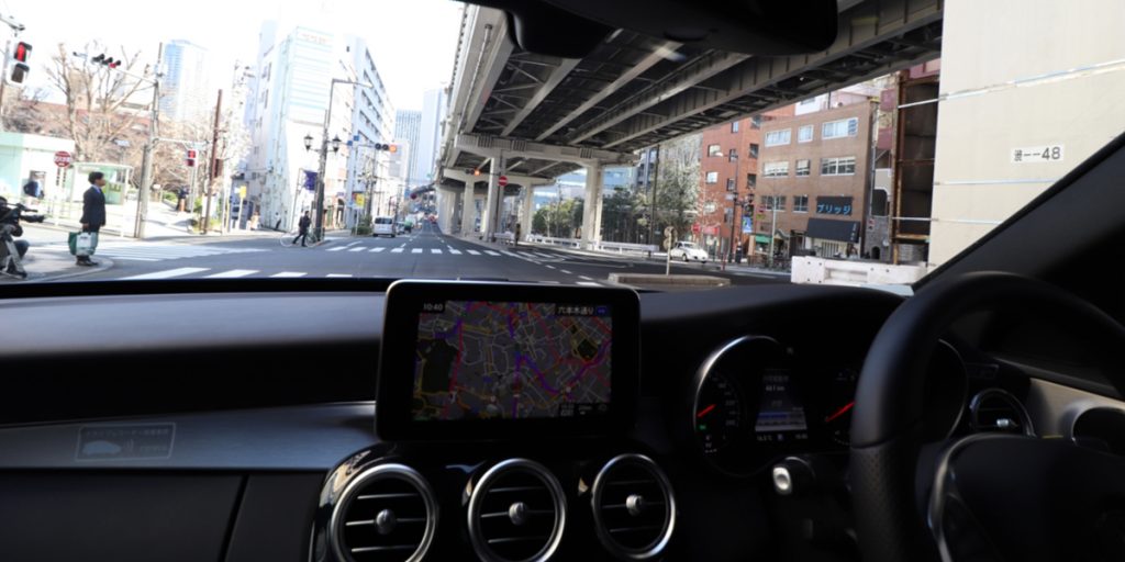  クルマは「メルセデス・ベンツC180」を利用した 