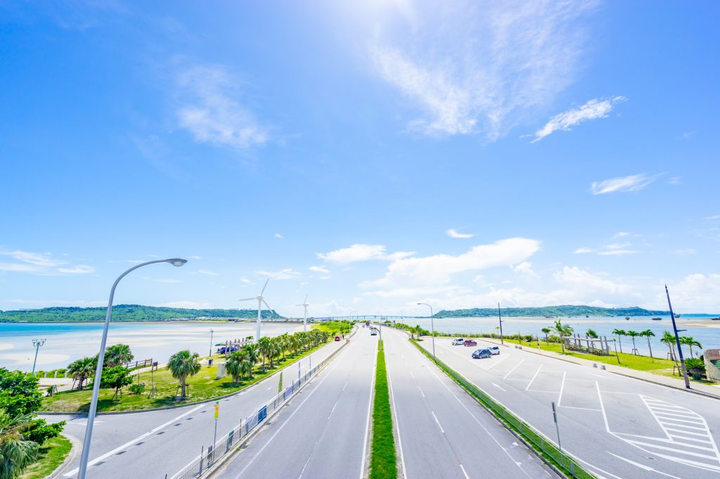 全長4.75kmの海中道路は、無料で通行できる