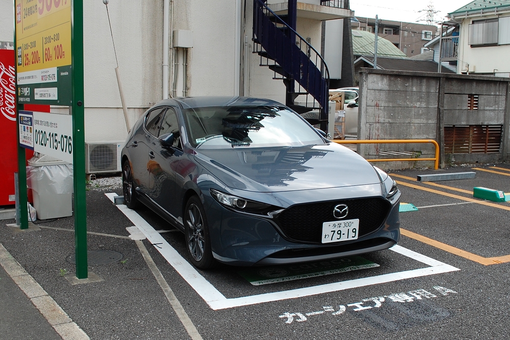 スタイリッシュな外観と安全機能も充実したマツダ「MAZDA3 FAST BACK」を選択