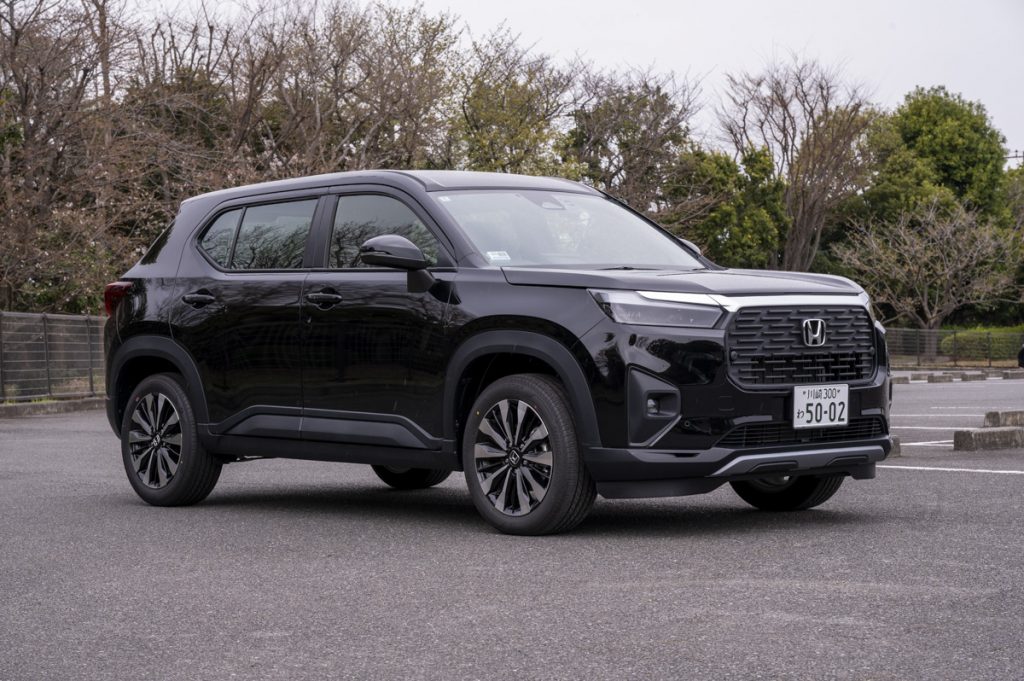 他のホンダSUVと違い、直線の効いた無骨で力強いデザインが特徴の「WR-V」