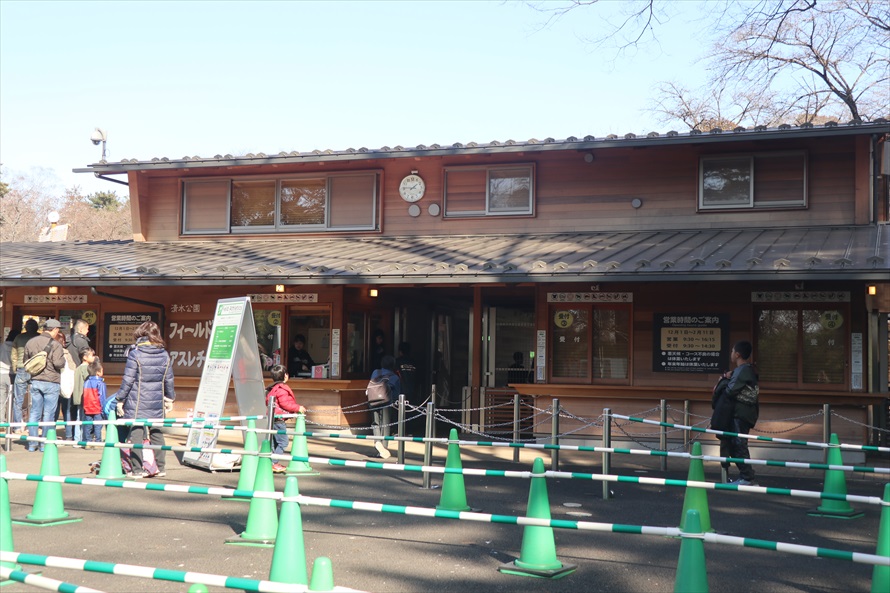 チケット売り場。入場料は大人(中学生以上)1,000円、小学生700円、未就学児(4歳以上)400円