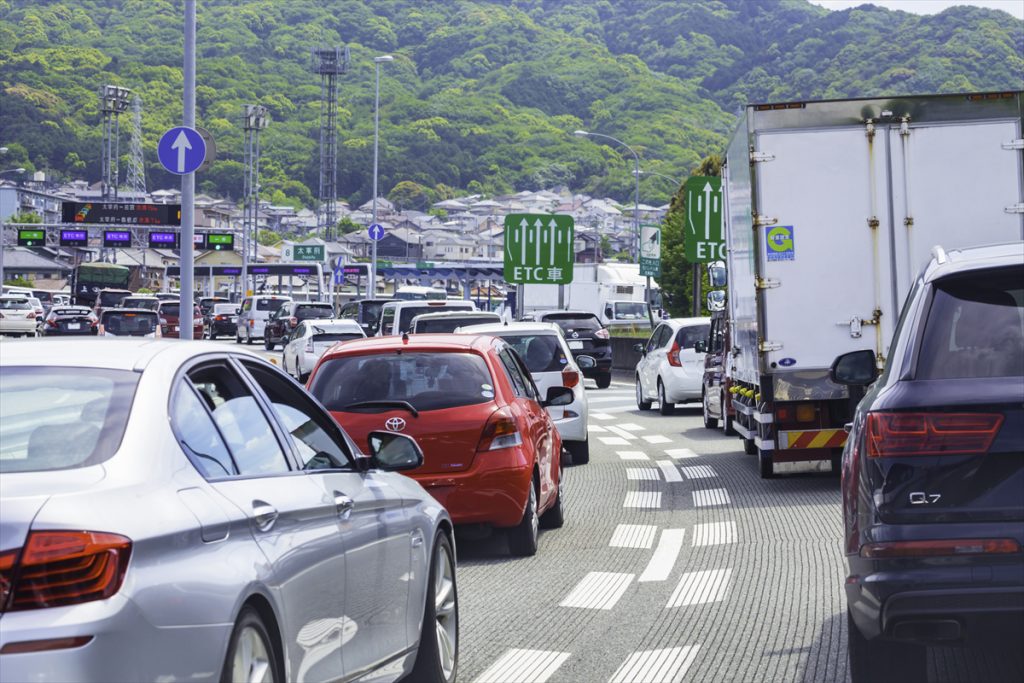 特に夏場の渋滞はバッテリーあがりの原因となりやすい