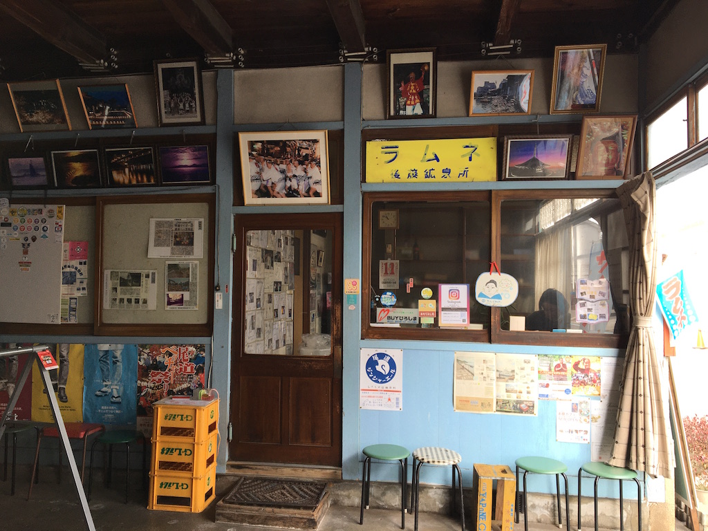 古き良き昭和の雰囲気漂う店内