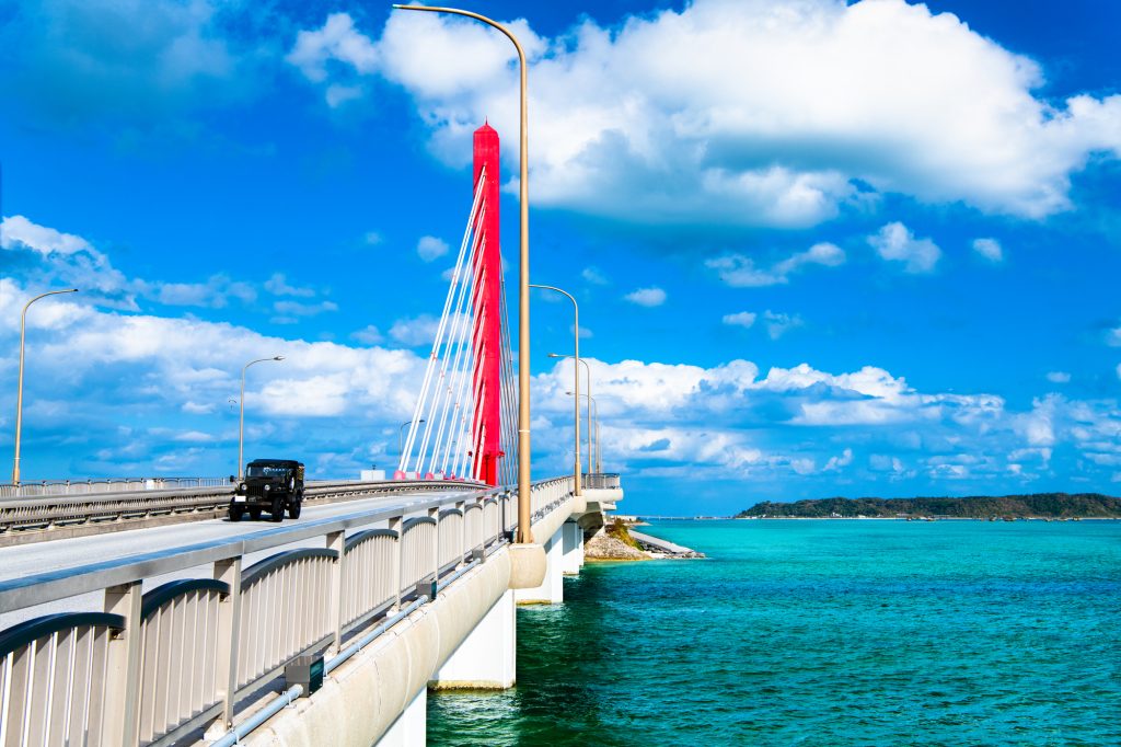 海中道路からの景色を写真に収めるなら、ロードパークへ