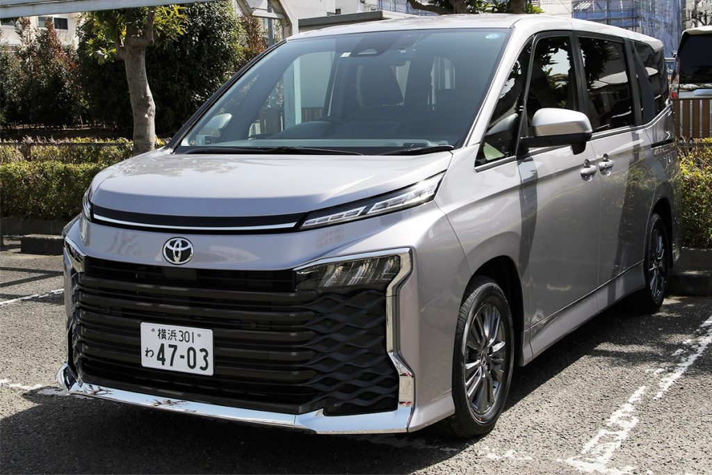 「新型ヴォクシー」にも冬タイヤ装着車を用意（写真は夏タイヤ）