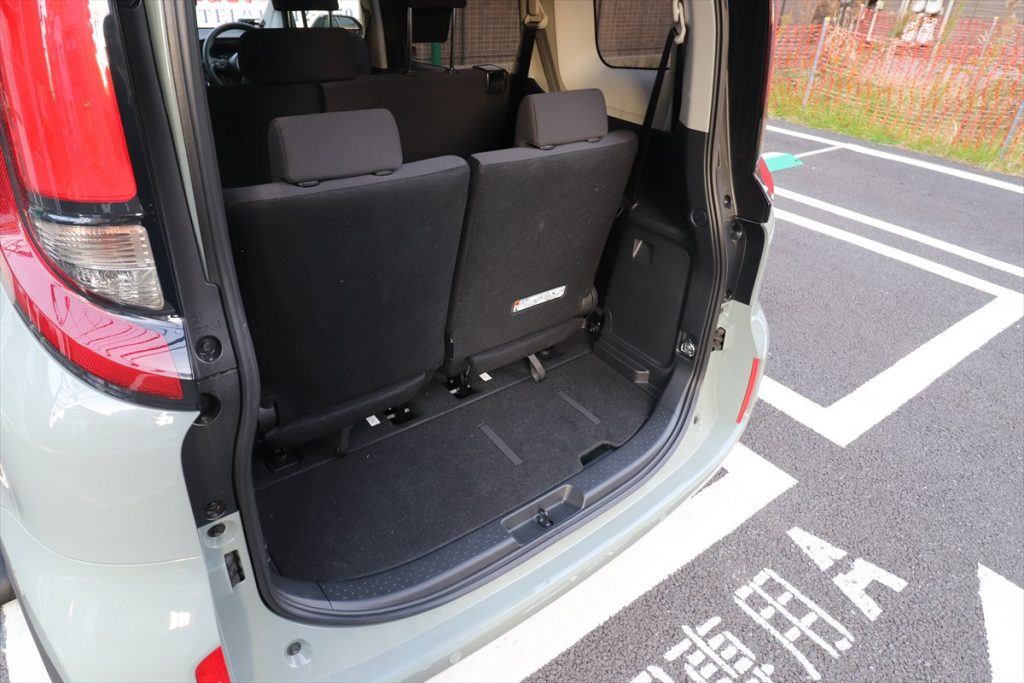 3列目シート使用時の荷室は奥行きが短い