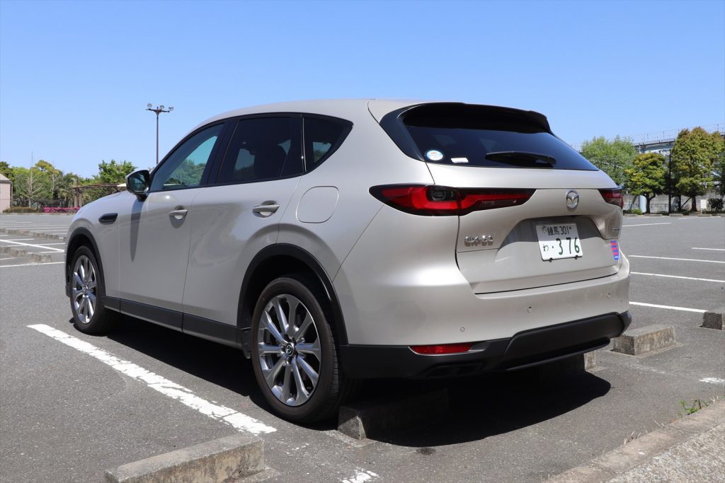 長さ・幅とも「CX-5」よりもひと回り大きく、幅は「アルファード」より広い