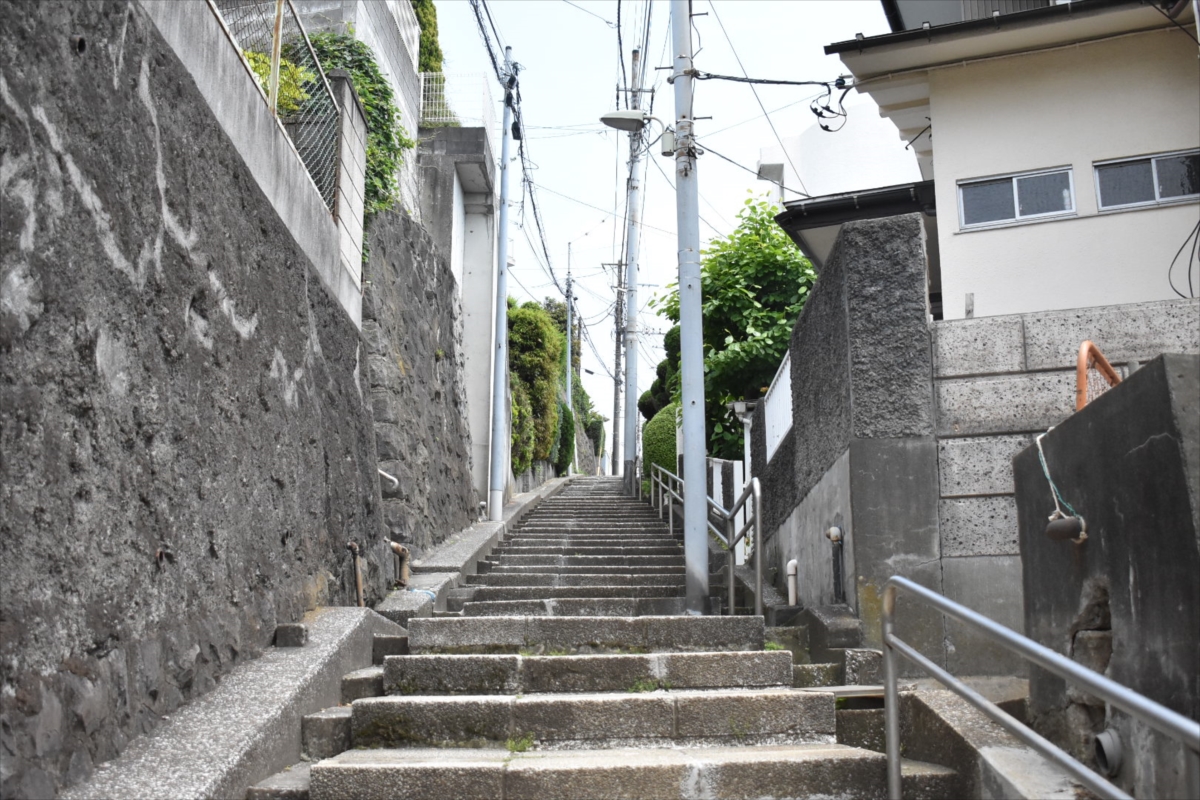 少し急だけど頑張って上っていこう