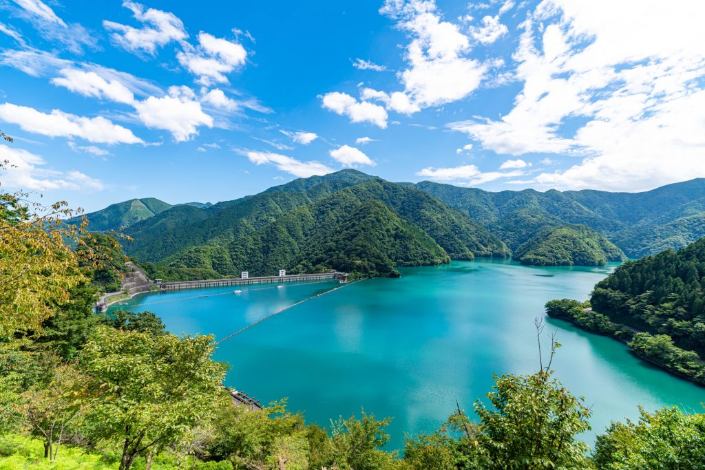 季節によって湖畔の景色が変わるので一年を通して楽しめる