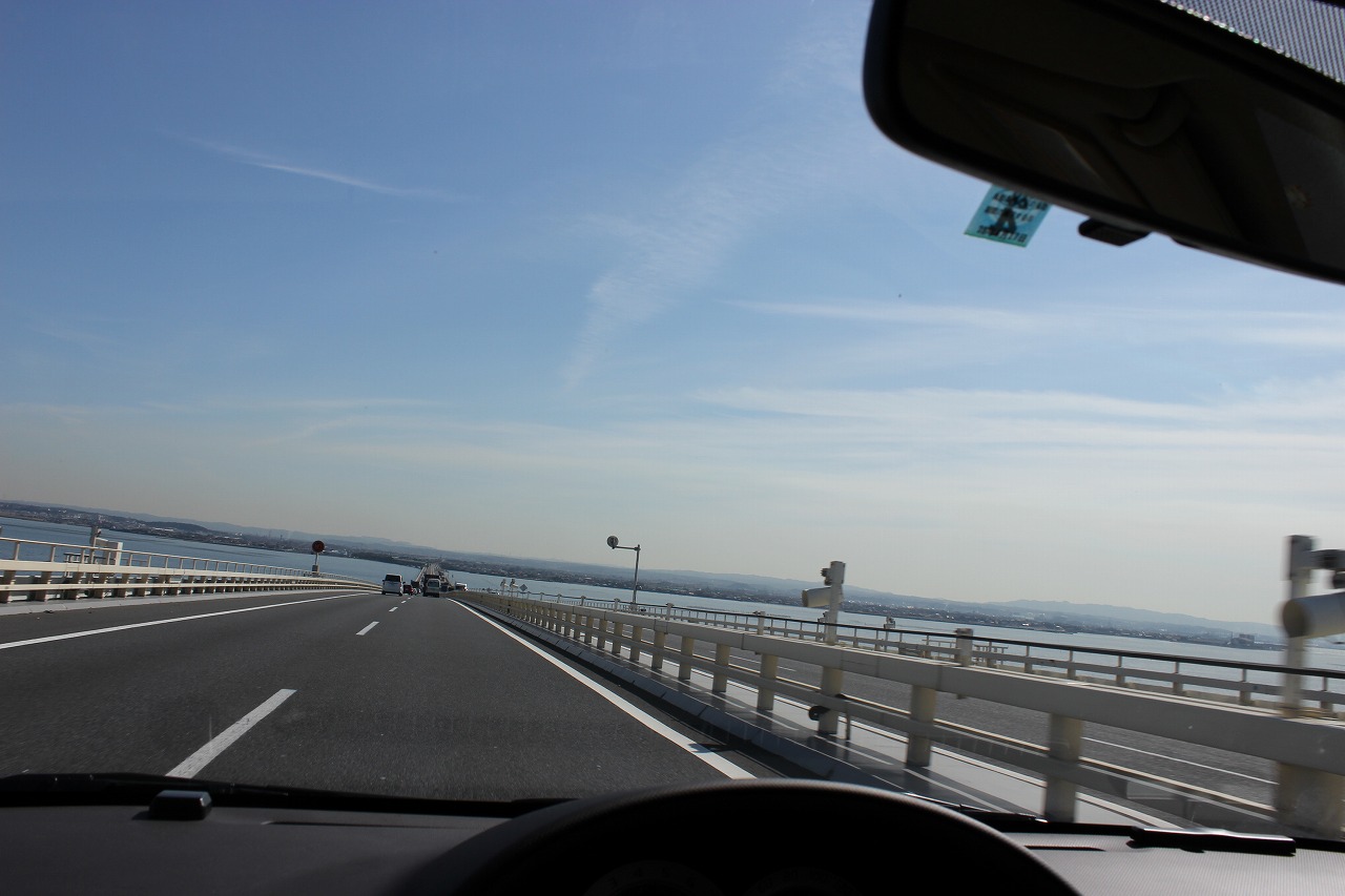 東京湾アクアラインを走行。海の上を走る爽快感!