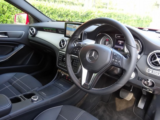 GLA180のインテリア。高級感があります