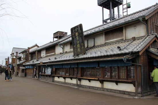 鬼平犯科帳に登場する看板や日偵のつなぎ(合図)があちこちにあるので探してみよう