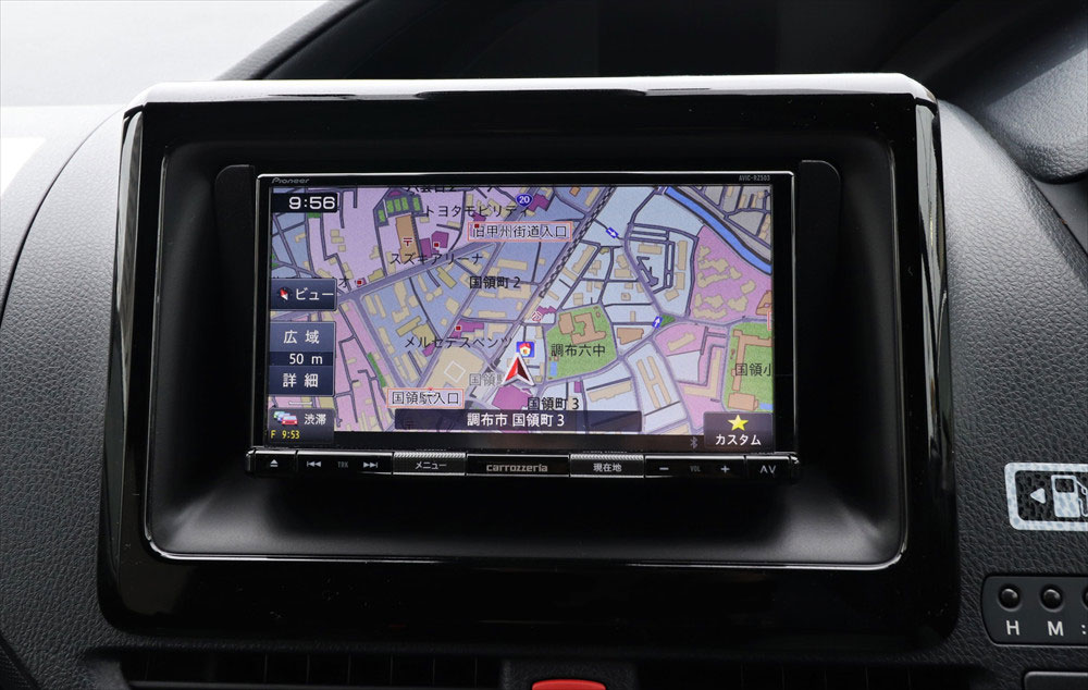 カレコの多くのクルマに搭載されるcarrozzeria製カーナビ（車種や導入時期によりデザインや機能が異なる場合があります）
