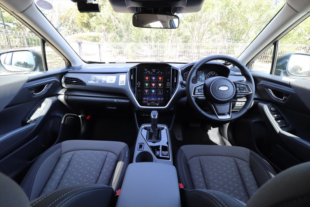 視界の良さもスバル車のこだわり。窓が大きいだけでなく、見やすさもよく考えられている