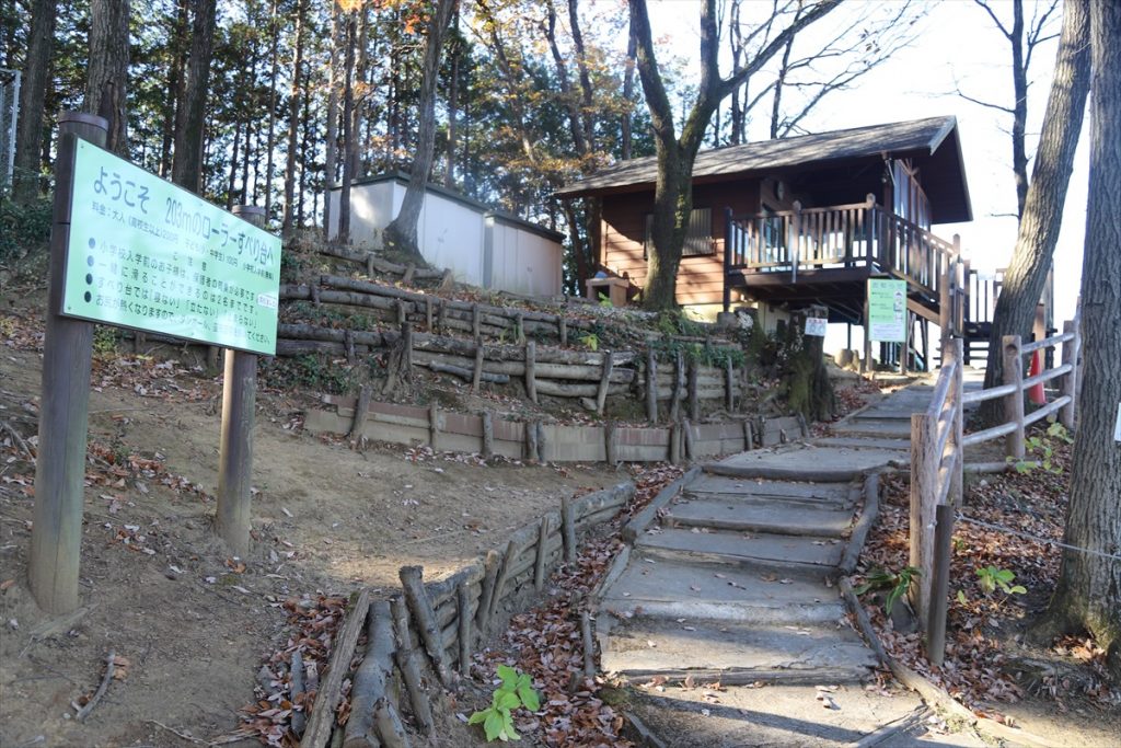 混雑時は建物の外まで並ぶこともある