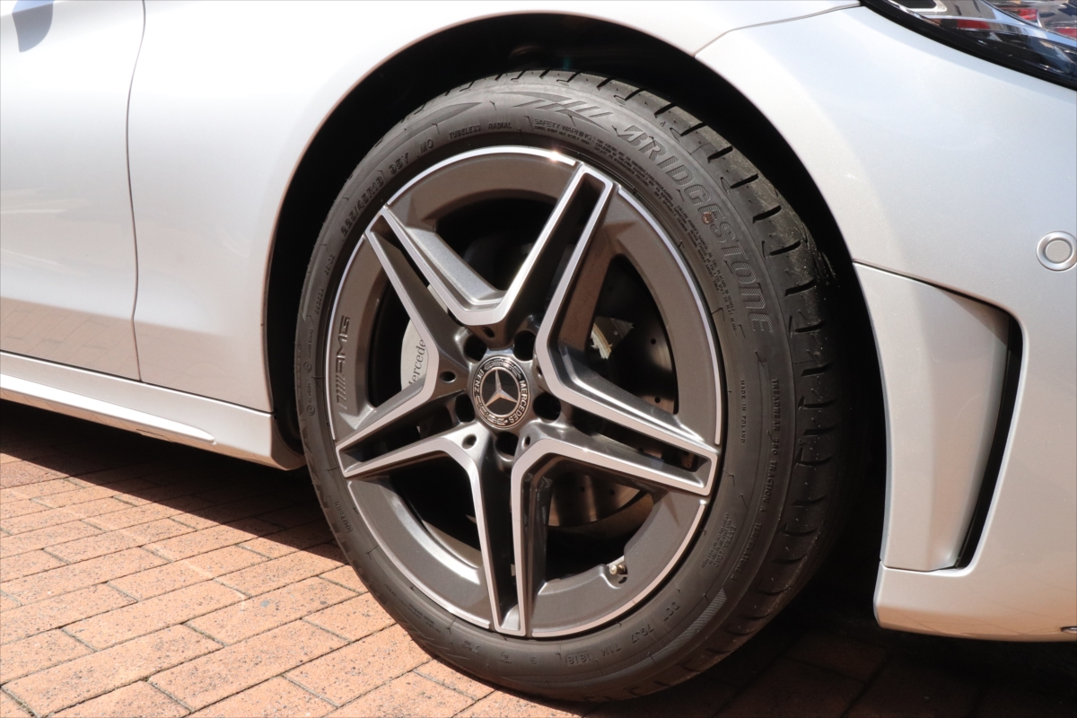 AMGラインならではのAMGホイールもスポーティさに拍車をかける