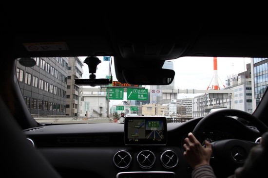 高速道路の走行中の快適性や安心感はさすがベンツ
