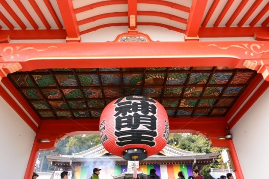 厄除開運で有名な「門戸厄神東光寺」