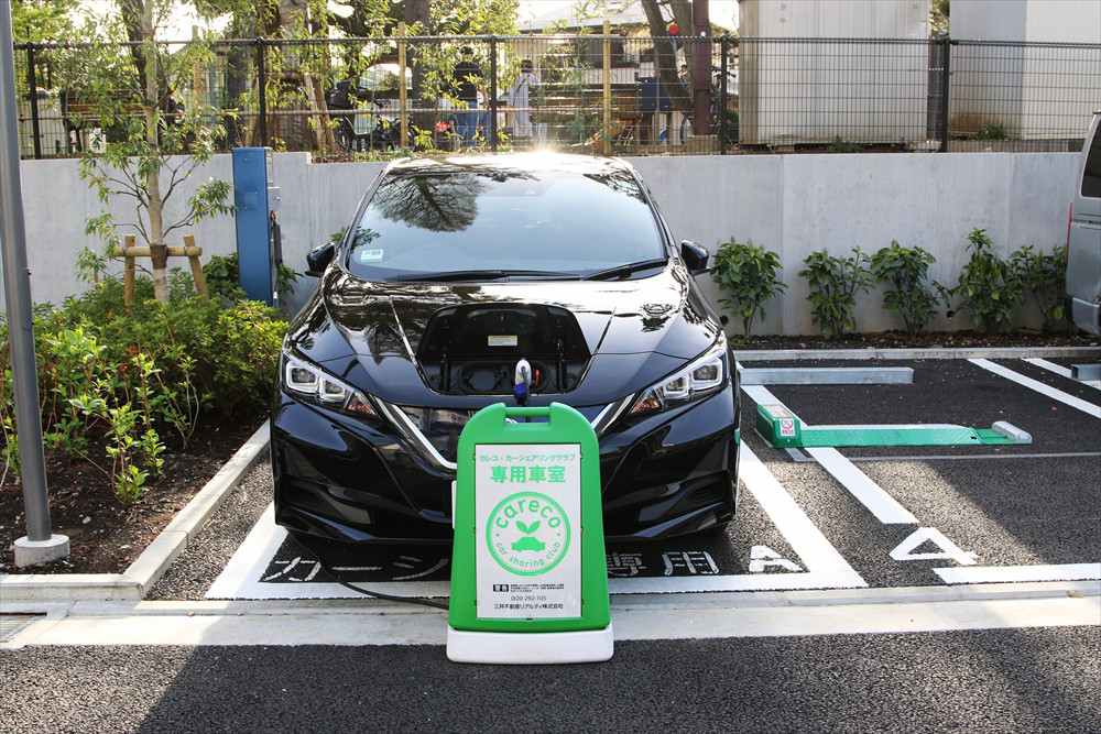 いつでも充電された状態で利用しただけるよう、ステーションでは常に充電ケーブルを接続している