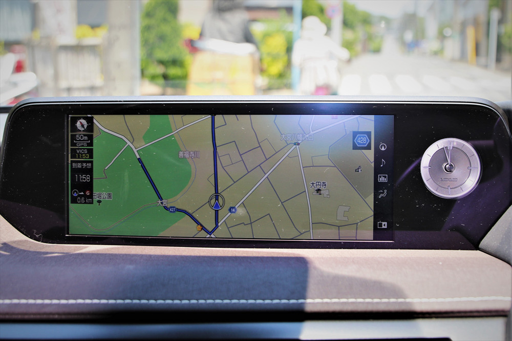  ナビ表示はシンプル。必要な情報のみ表示されるため運転に集中できる 