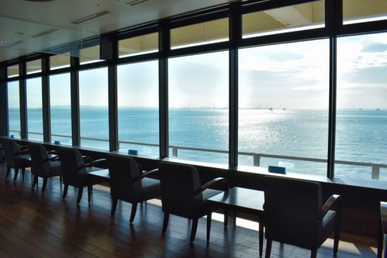 海が見える大回廊
