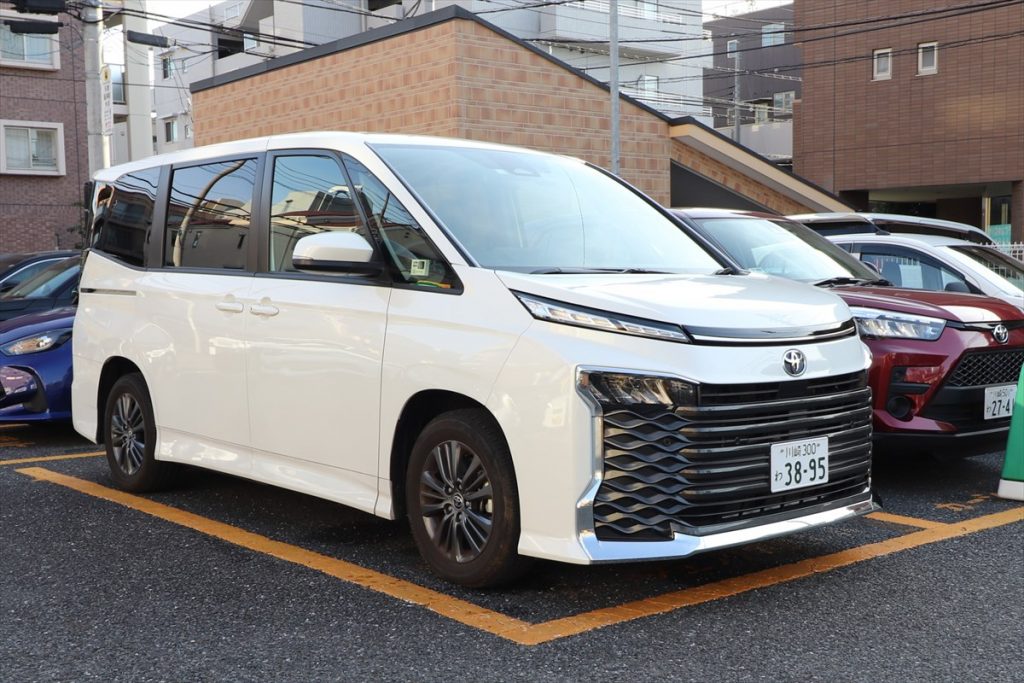 たっぷりした室内空間を持つ新型ヴォクシー。カレコでの料金クラスはミドルプラス