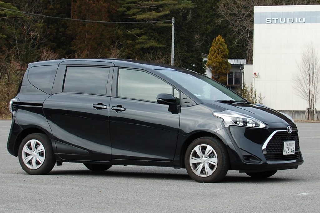 シエンタHYBRID(ベーシッククラス)※写真はガソリン車