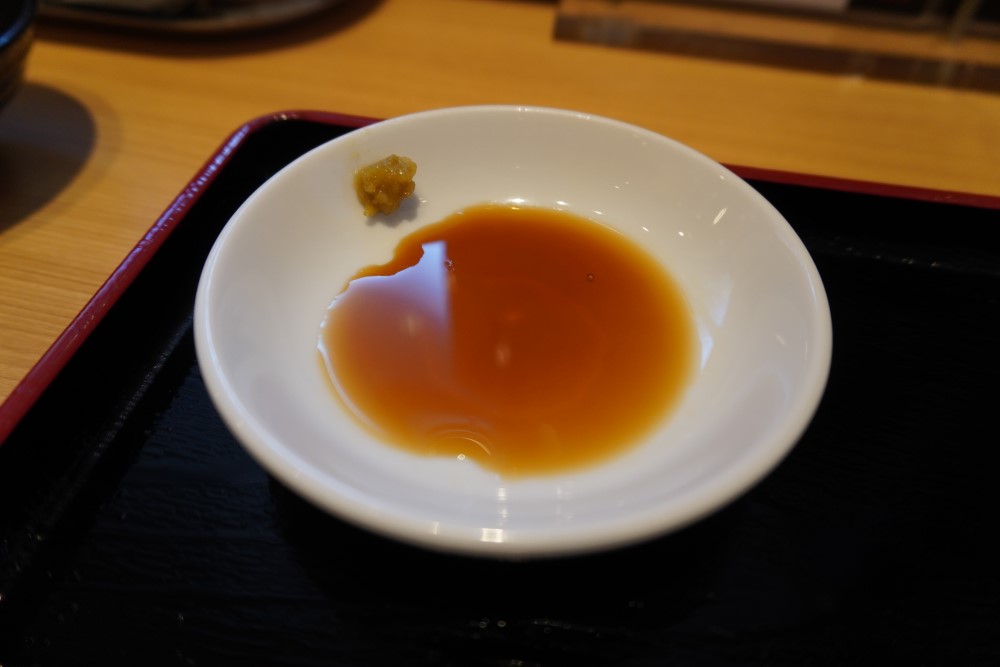 酢醤油と柚子胡椒でさっぱりと餃子をいただくのもおすすめ