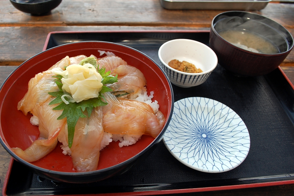 「寒ヒラメのヅケ丼定食」は1,300円(税込み)