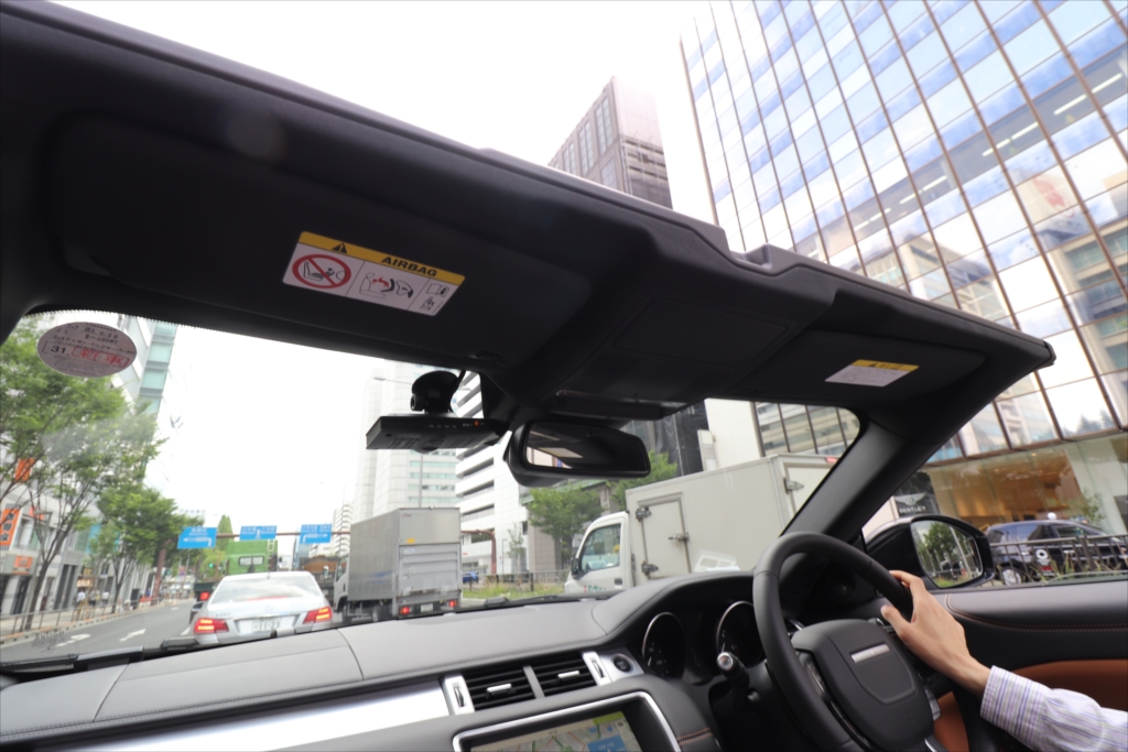屋根を開ければいつもの道もまったく違う印象になる
