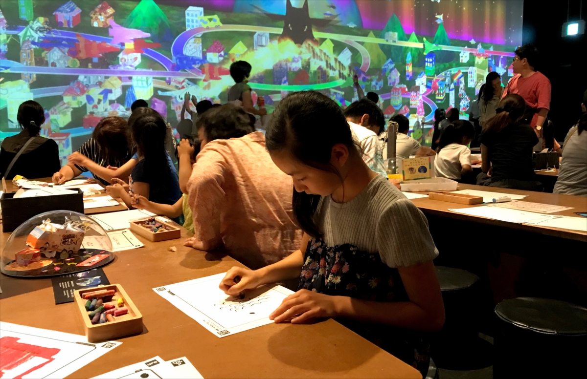 自由な発想で画面に映す絵を描いていこう