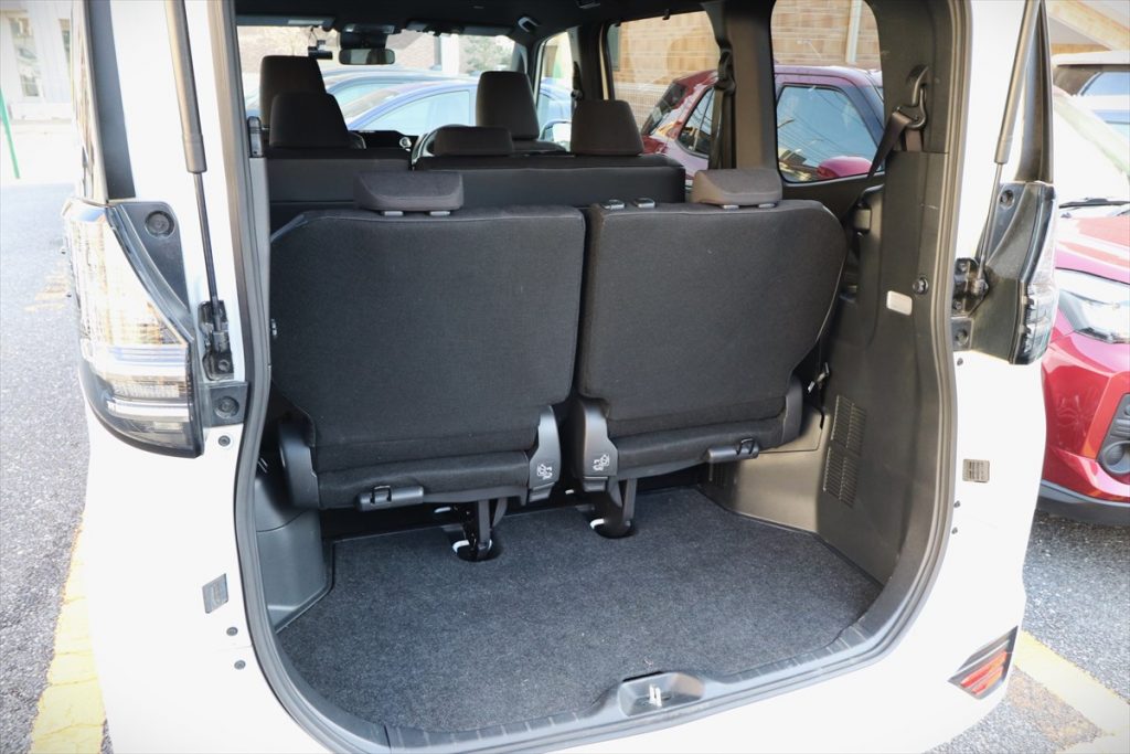 3列目シートを使用した状態の荷室