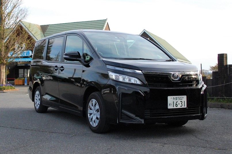 ヴォクシー HYBRID(ミドルクラス)※写真はガソリン車