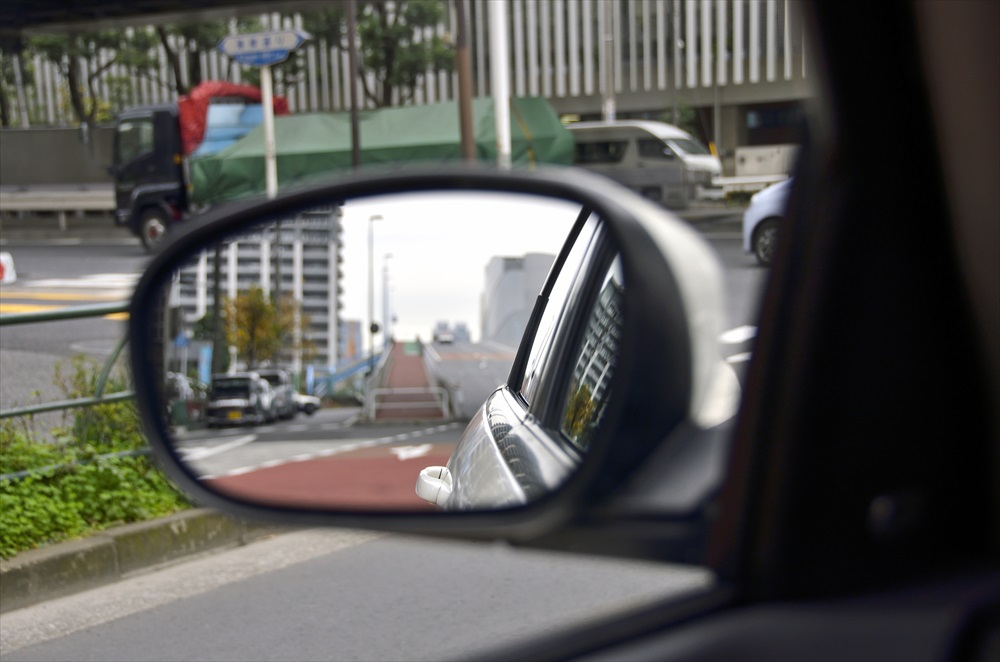 自車の周囲の状況を常に把握しておこう