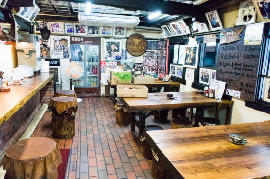 店内は広々としているが、オープン間もなく満席になる