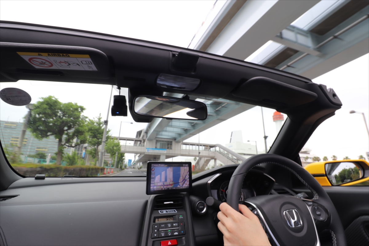 スポーツカーらしいエンジン音を聴きながら走ることができる