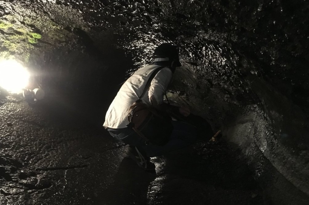 狭い通路を深く屈んだ状態で歩く必要がある「富岳風穴」がきついと感じた人は入場を避けよう