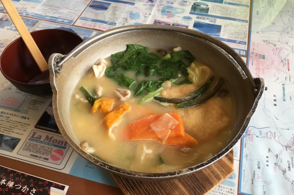 こちらの「ほうとう」はやさしい味。周辺には「ほうとう」の専門店がたくさんある