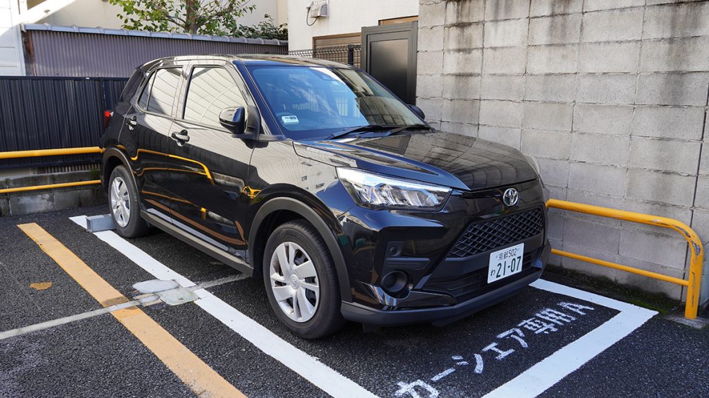 「リパーク蛸薬師通小川西」ステーションのトヨタ「ライズ」