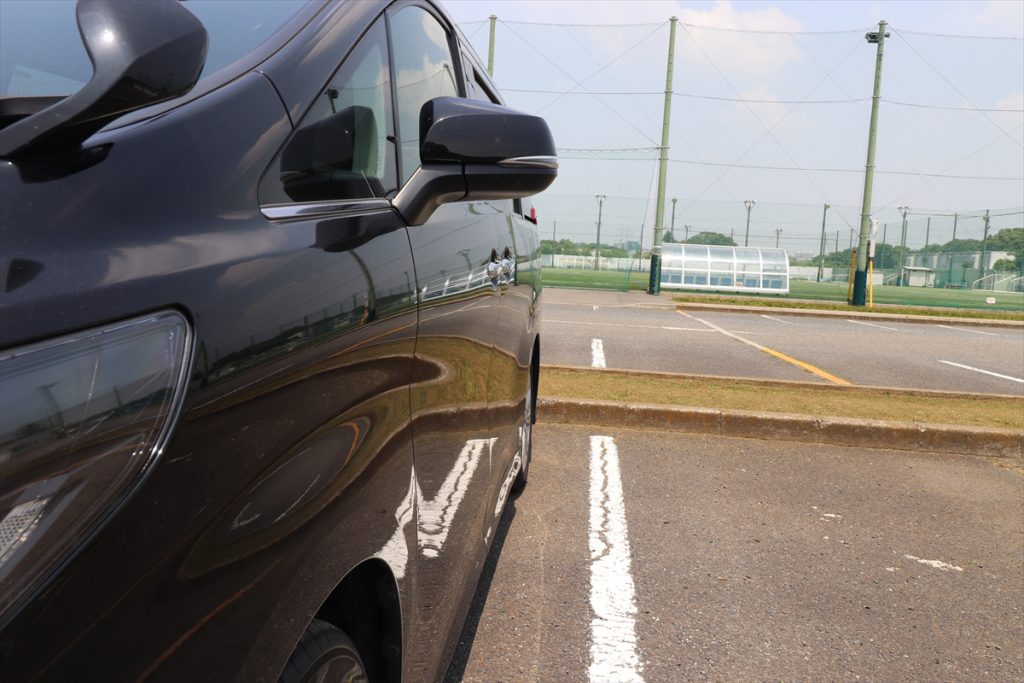 車体の側方も、低い障害物は見えづらいので注意が必要