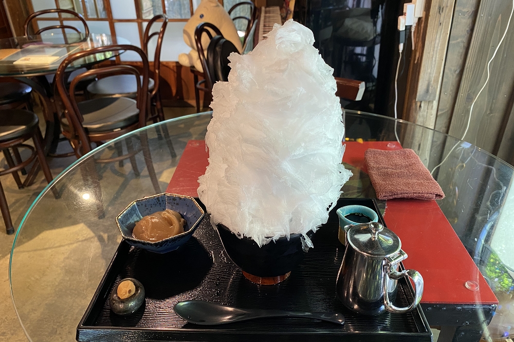 本日限定メニューは、1,300円（税込み）。他にも旬のフルーツを使った「季節の限定メニュー」がある