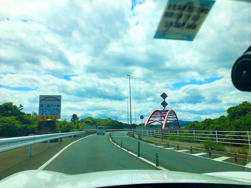 空に美しい弧を描く、大スケールの「第二音戸大橋」