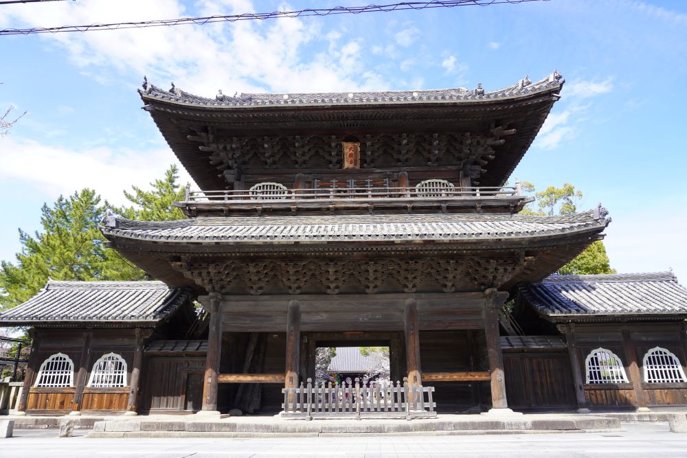 家光公が建立した、大樹寺山門