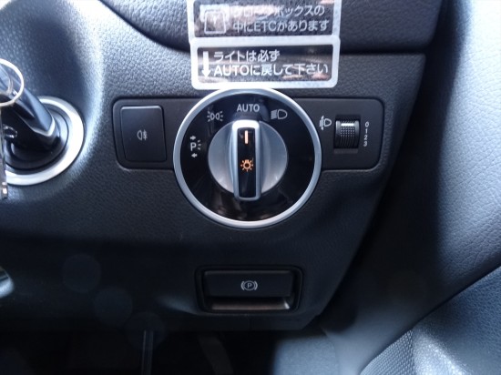 暗くなると自動点灯するAUTOにしておけばOK