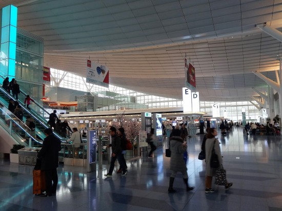 羽田空港に到着。エスカレーターを上がると......？