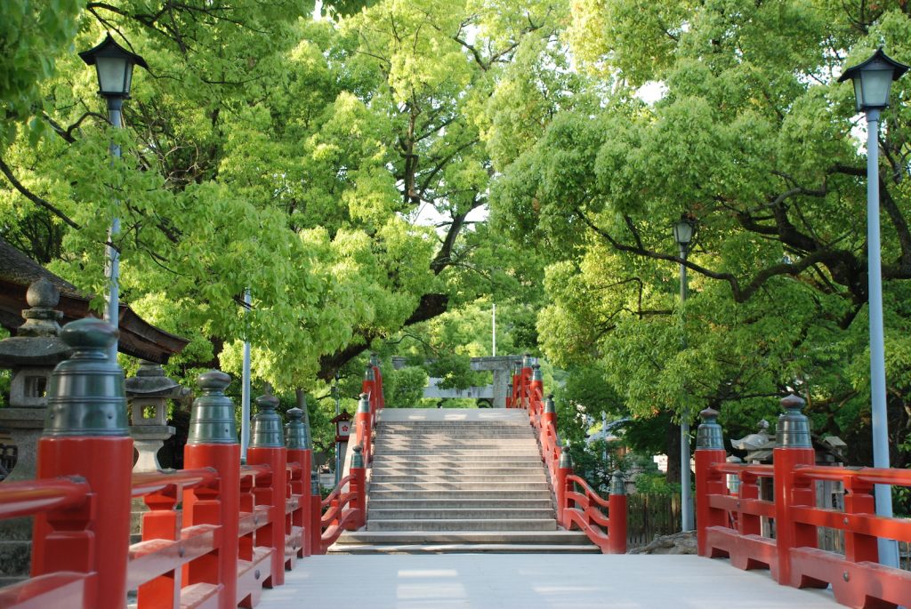 太鼓橋を渡り御本殿へ(写真提供:太宰府天満宮)